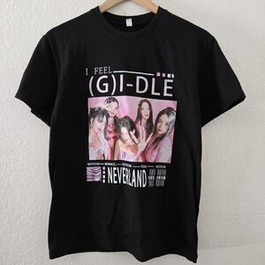 I Feel (G)I-DLE Neverland Graphic Tee - Black & Pink